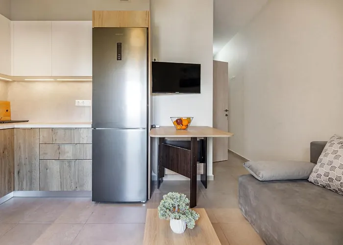 Center * Χερσόνησος