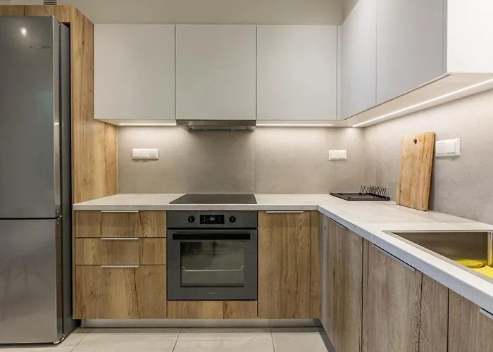 Center * Χερσόνησος